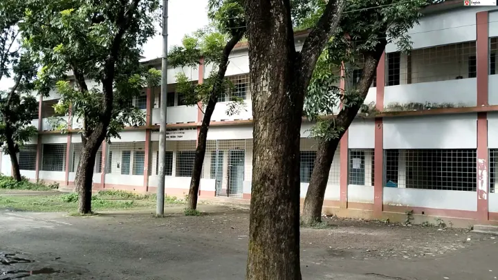 ফুলবাড়ীতে এসএসসি পরীক্ষায় পাশের হার ৬২.২৭ শতাংশ